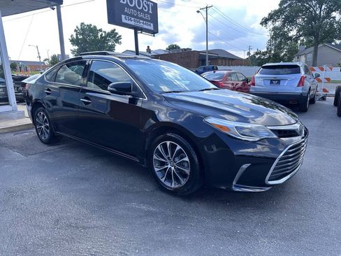 Used 2017 Toyota Avalon XLE FWD image 2