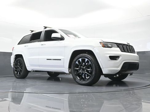 Used 2018 Jeep Grand Cherokee Altitude image 57