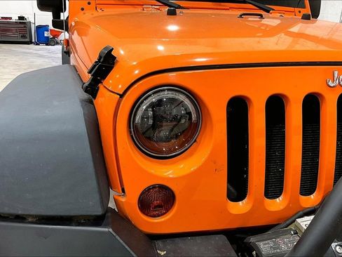 Used 2013 Jeep Wrangler Sport AWD/4WD image 26