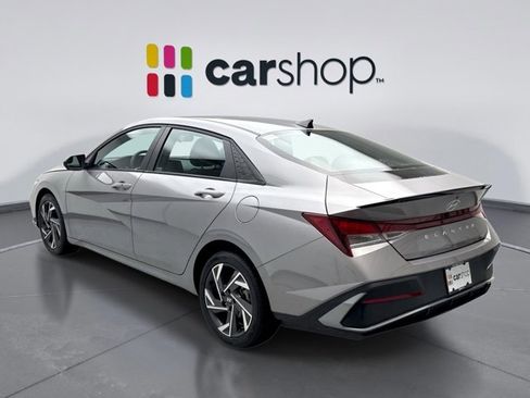 Used 2025 Hyundai Elantra Sport image 3
