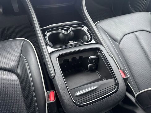 Used 2024 Chrysler Pacifica Limited w/ S Appearance Package image 53