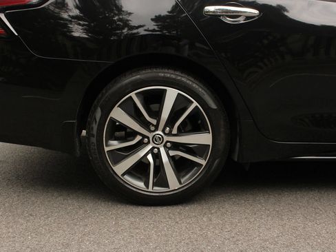 Used 2019 Nissan Maxima 3.5 SV w/ Floor Mat Group FWD image 5