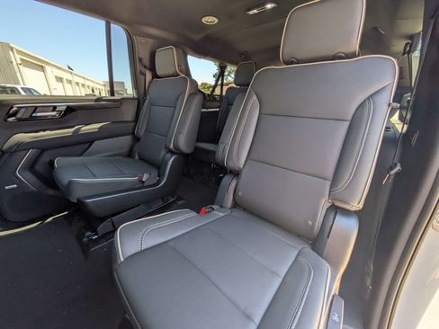 New 2026 Chevrolet Suburban Premier RWD image 10