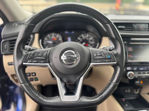 Used 2019 Nissan Rogue SV w/ Sun & Sound Touring Package FWD image 12