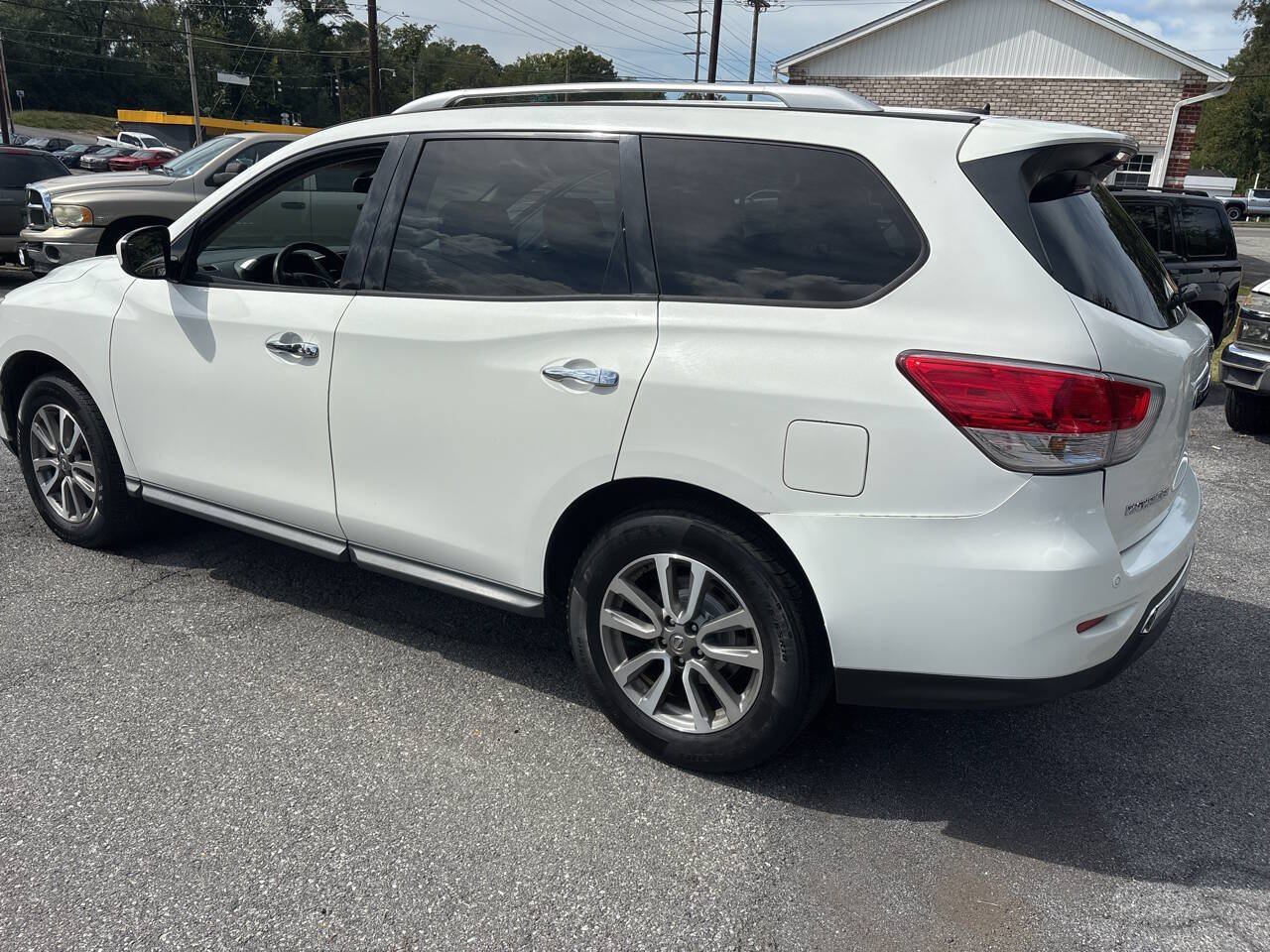 Used 2013 Nissan Pathfinder SV AWD/4WD image 7