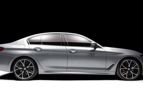 Used 2023 BMW M550i xDrive w/ Executive Package image 2