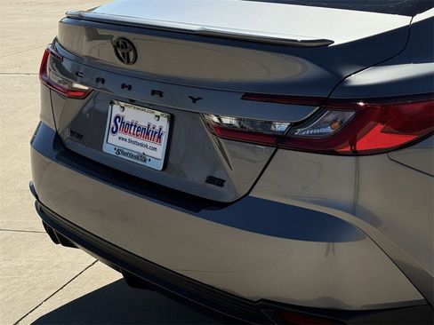 Used 2025 Toyota Camry SE w/ Convenience Package image 6