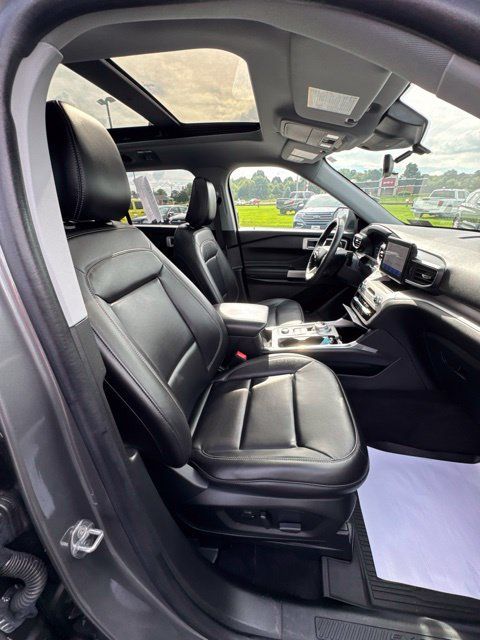 Used 2023 Ford Explorer XLT w/ Equipment Group 202A AWD/4WD image 21