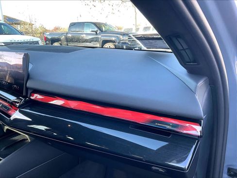 Used 2026 BMW M5 w/ Carbon Package image 18