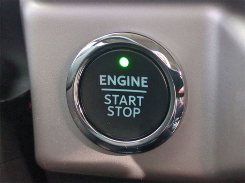 Used 2022 Ford Expedition XLT image 16