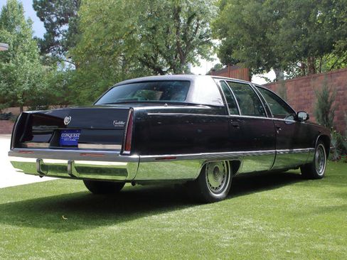 Used 1996 Cadillac Fleetwood Brougham RWD image 22