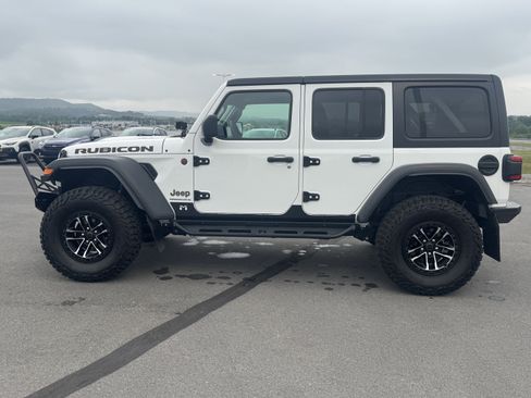 Used 2025 Jeep Wrangler Unlimited Rubicon w/ XTREMEE 35" Tire Package AWD/4WD image 6