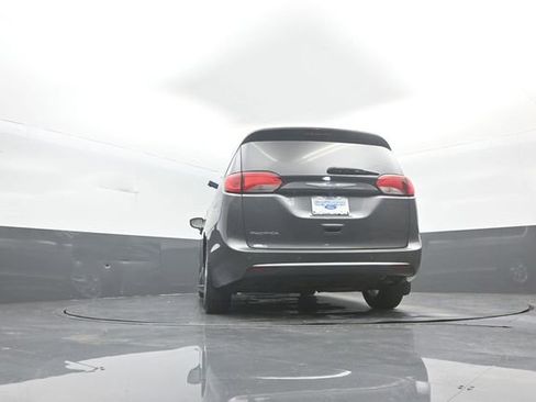 Used 2018 Chrysler Pacifica Touring-L Plus w/ Tire & Wheel Group FWD image 35