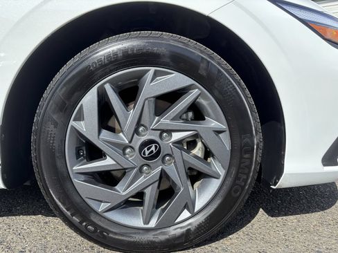 Used 2025 Hyundai Elantra Hybrid FWD image 9