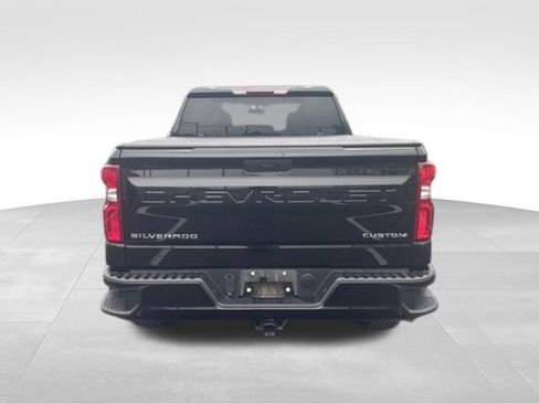 Used 2020 Chevrolet Silverado 1500 Custom w/ Custom Value Package AWD/4WD image 3