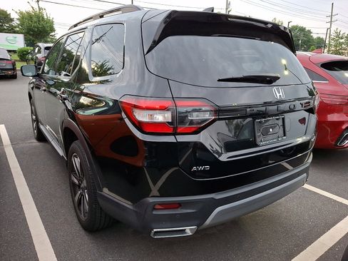 Used 2024 Honda Pilot Touring image 7