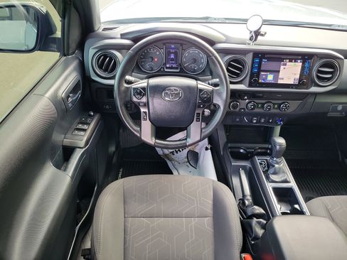 Used 2018 Toyota Tacoma TRD Off-Road image 11