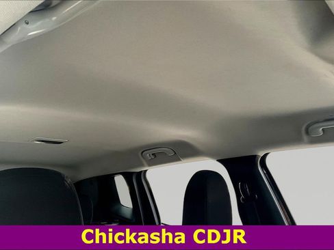 Used 2017 Jeep Renegade Latitude w/ Cold Weather Group image 26