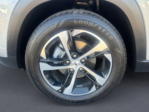 Used 2025 Chevrolet Trax RS w/ Driver Confidence Package FWD image 9