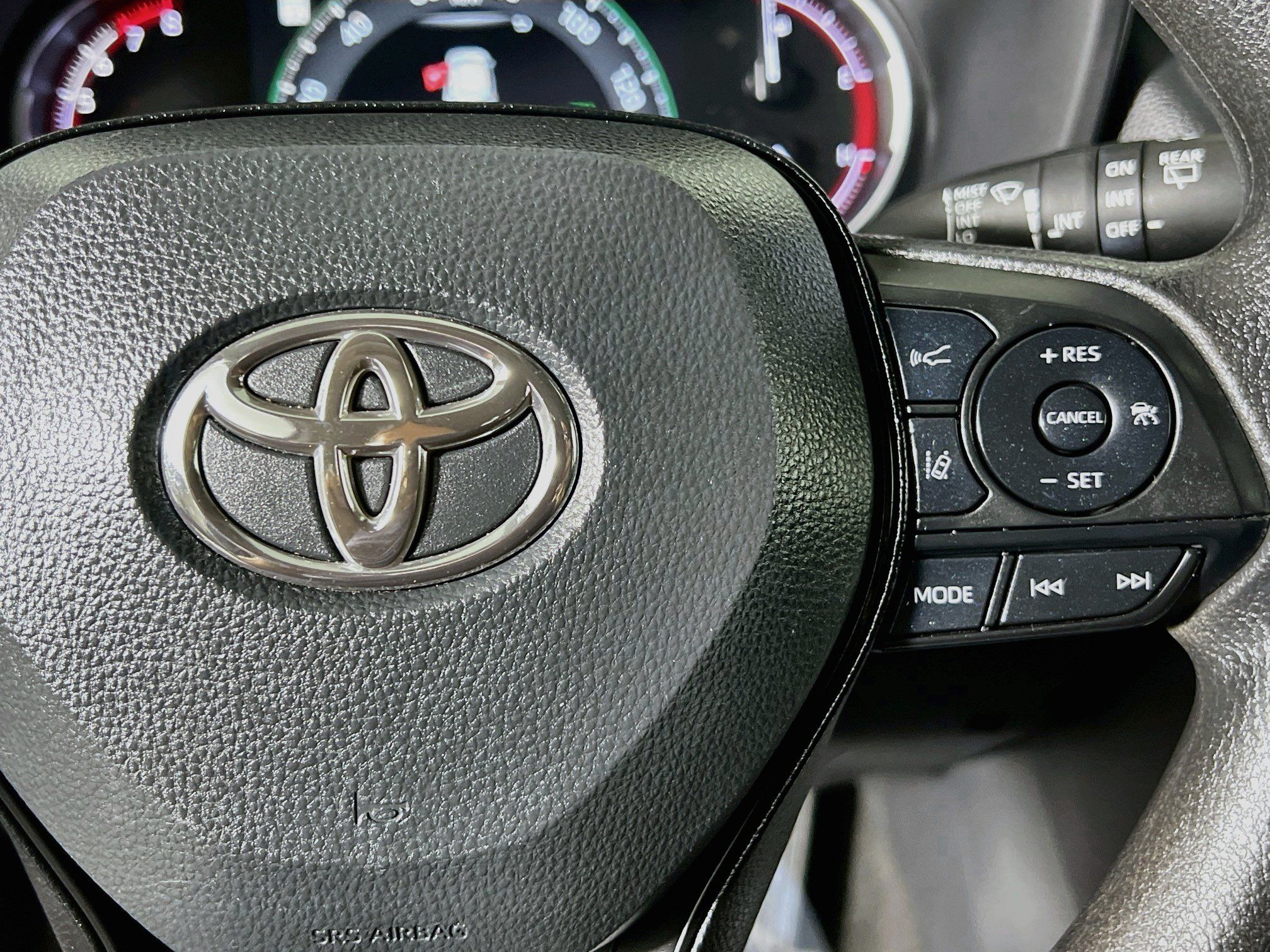 Used 2025 Toyota RAV4 XLE FWD image 20