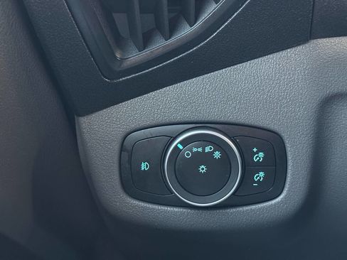 Used 2022 Ford Transit Connect XLT FWD image 27