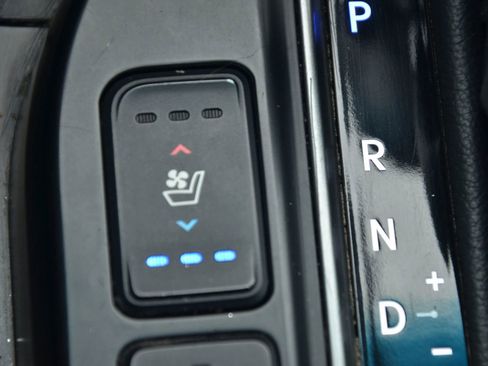 Used 2017 Hyundai Santa Fe Limited image 48