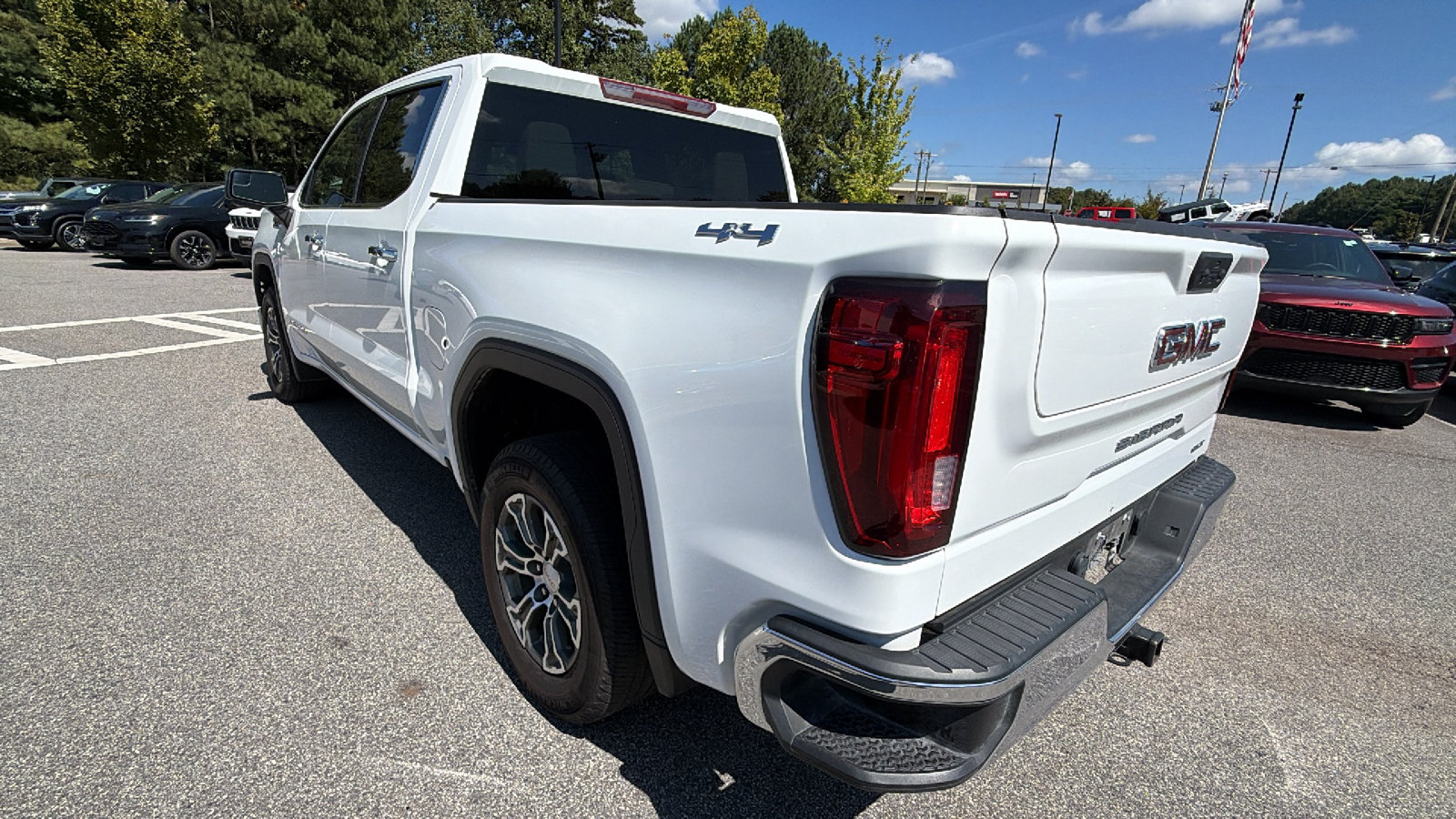 Used 2025 GMC Sierra 1500 SLT AWD/4WD image 10