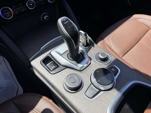 Used 2023 Alfa Romeo Stelvio Ti AWD/4WD image 28