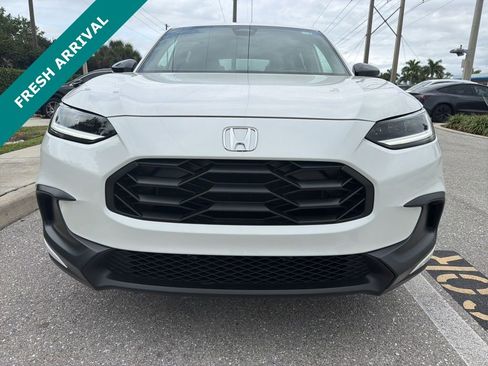 Used 2025 Honda HR-V Sport image 3