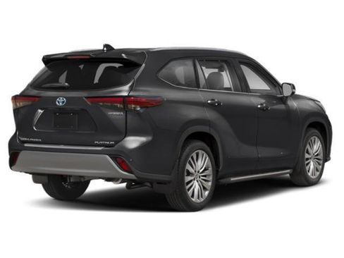 New 2026 Toyota Highlander Platinum image 2