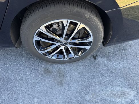 Used 2025 Volkswagen Jetta Sport image 12