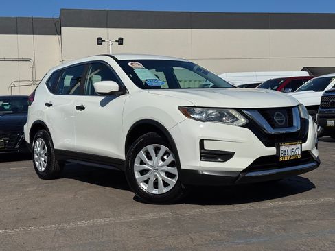 Used 2017 Nissan Rogue S FWD image 2