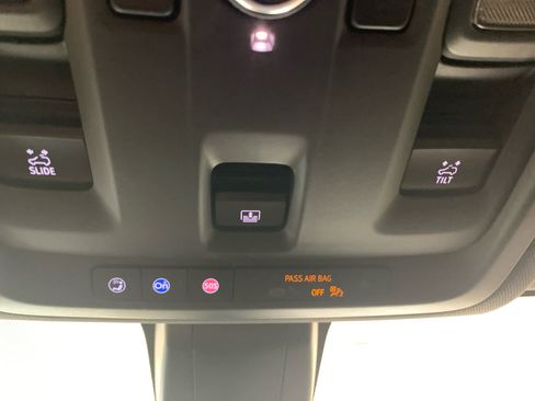 Used 2021 Chevrolet Tahoe Premier w/ Premium Package image 37