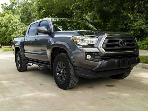 Used 2023 Toyota Tacoma SR5 RWD image 2