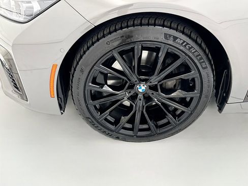 Used 2022 BMW 740i w/ M Sport Package RWD image 29