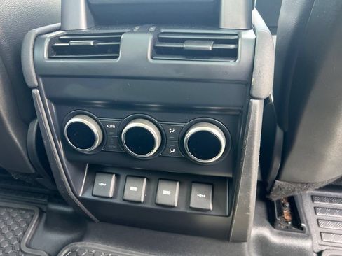Used 2020 Land Rover Defender 110 SE AWD/4WD image 18