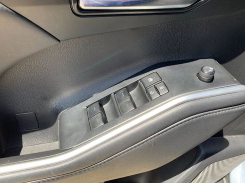 Used 2022 Toyota Highlander XLE AWD/4WD image 13