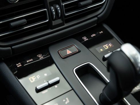 Certified 2025 Porsche Macan S image 27