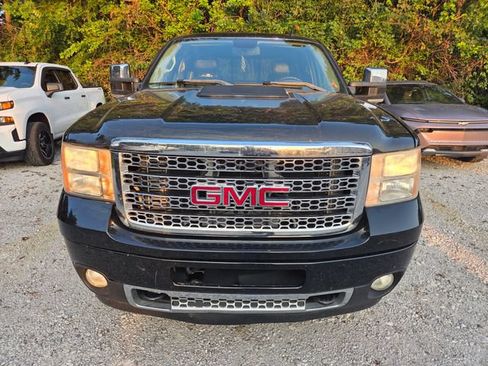 Used 2011 GMC Sierra 2500 Denali AWD/4WD image 2