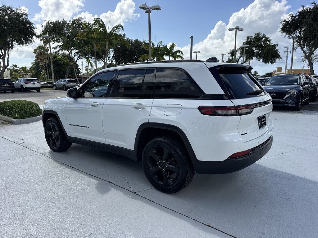 Used 2022 Jeep Grand Cherokee Altitude AWD/4WD image 12