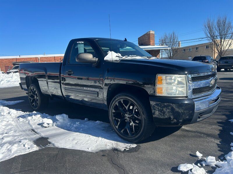 Used 2011 Chevrolet Silverado 1500 LT RWD image 1