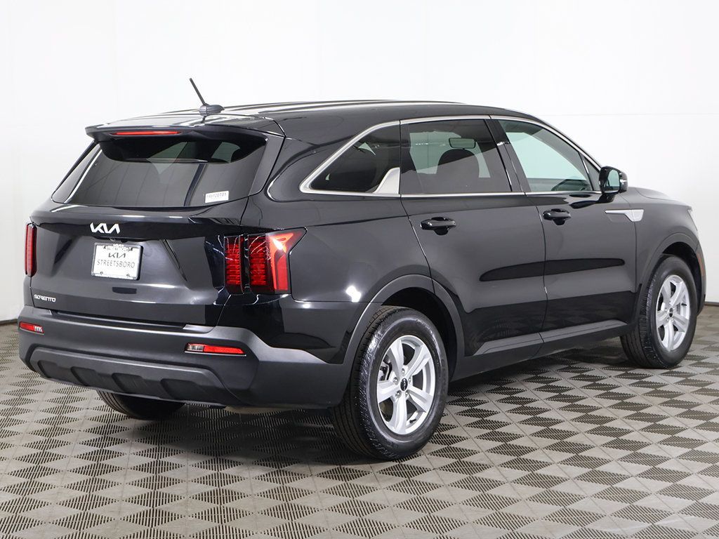 Used 2023 Kia Sorento LX FWD image 10