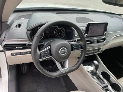 Used 2019 Nissan Altima 2.5 Platinum FWD image 25