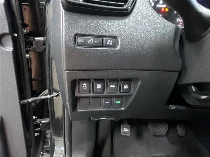 Used 2020 Nissan Rogue SV FWD image 22