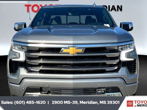Used 2024 Chevrolet Silverado 1500 High Country w/ Technology Package image 3