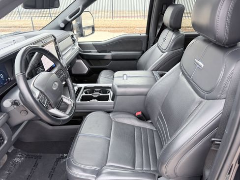 Used 2025 Ford F450 Platinum w/ FX4 Off-Road Package image 34