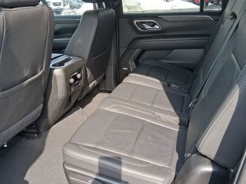 Used 2024 Chevrolet Suburban LT image 9