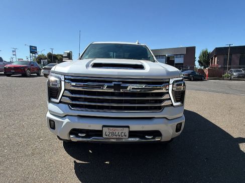 Used 2025 Chevrolet Silverado 2500 High Country w/ Technology Package AWD/4WD image 2