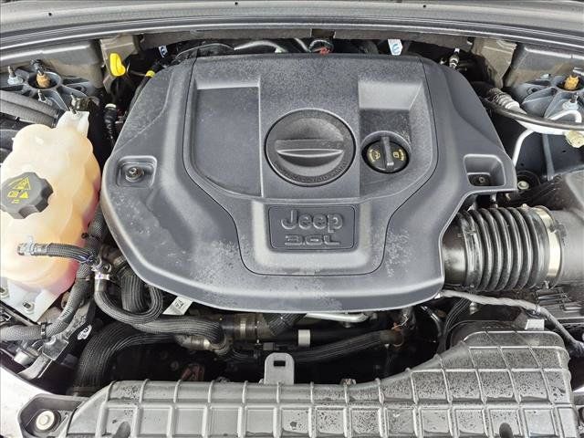 Used 2023 Jeep Grand Cherokee Overland AWD/4WD image 24