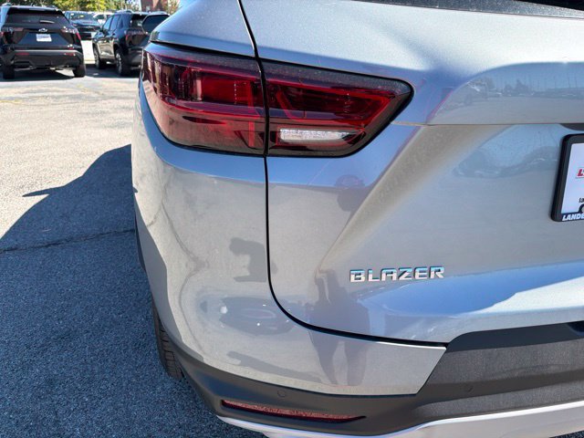New 2026 Chevrolet Blazer LT w/ LPO, Black Sport Package FWD image 15